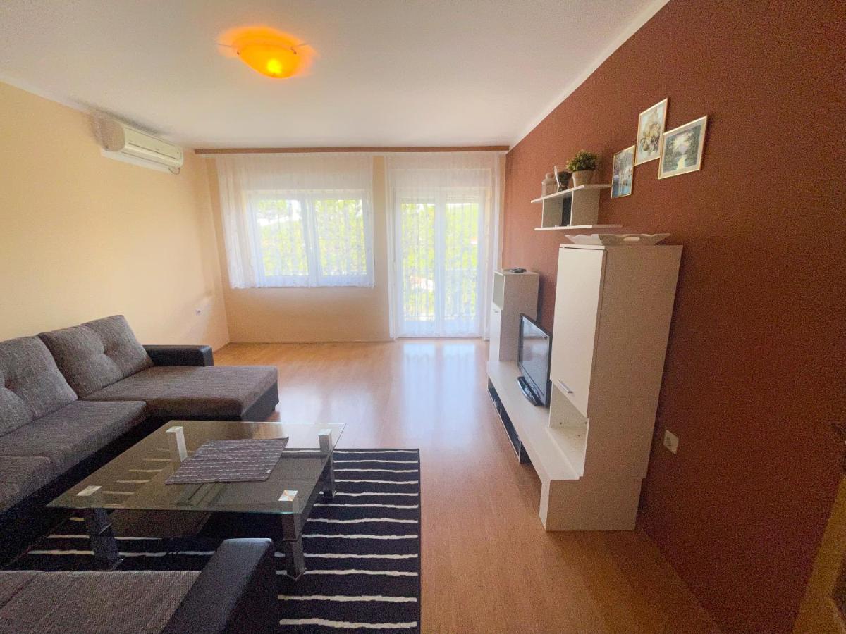 Apartmani Combaj Jadranovo Buitenkant foto