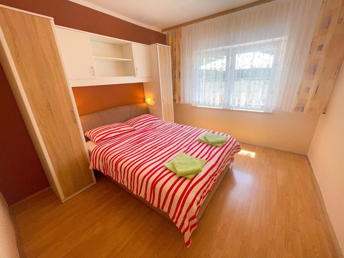 Apartmani Combaj Jadranovo Buitenkant foto