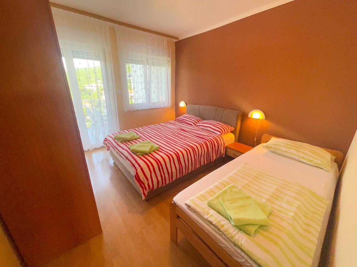 Apartmani Combaj Jadranovo Buitenkant foto