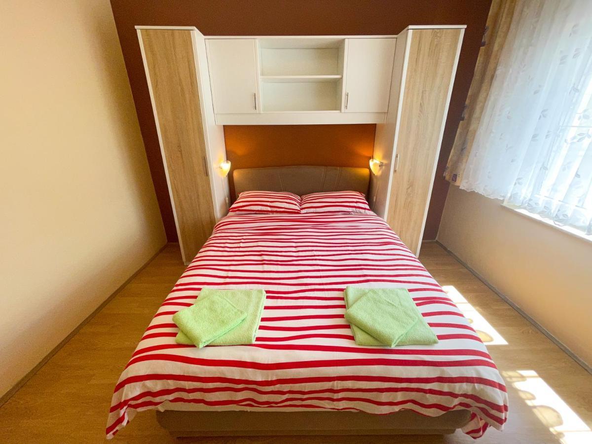 Apartmani Combaj Jadranovo Buitenkant foto
