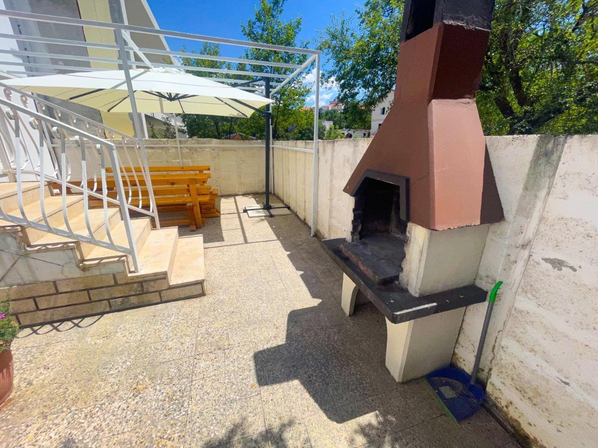 Apartmani Combaj Jadranovo Buitenkant foto