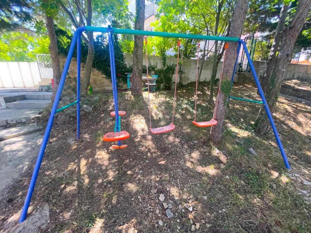 Apartmani Combaj Jadranovo Buitenkant foto