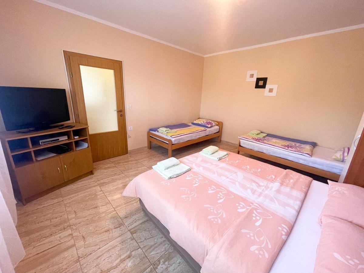 Apartmani Combaj Jadranovo Buitenkant foto
