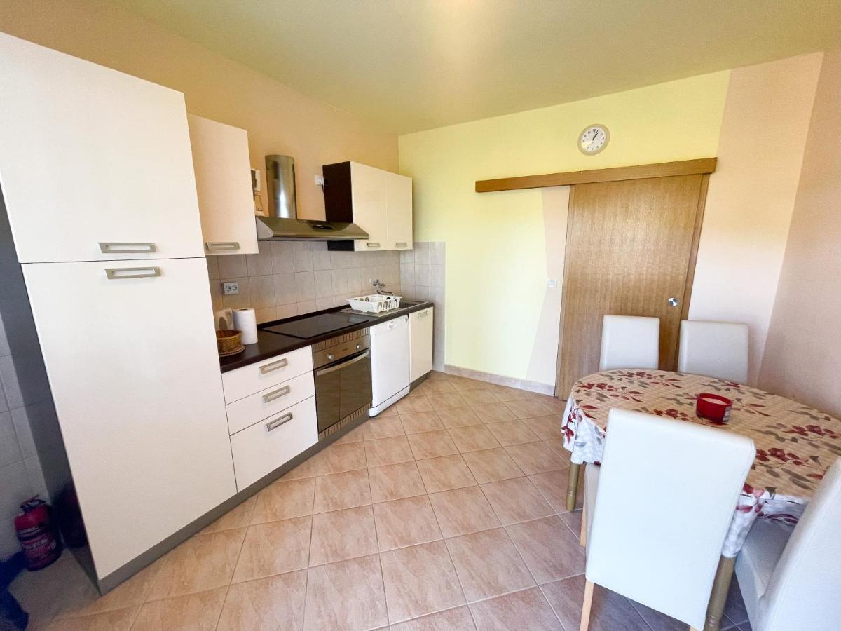 Apartmani Combaj Jadranovo Buitenkant foto